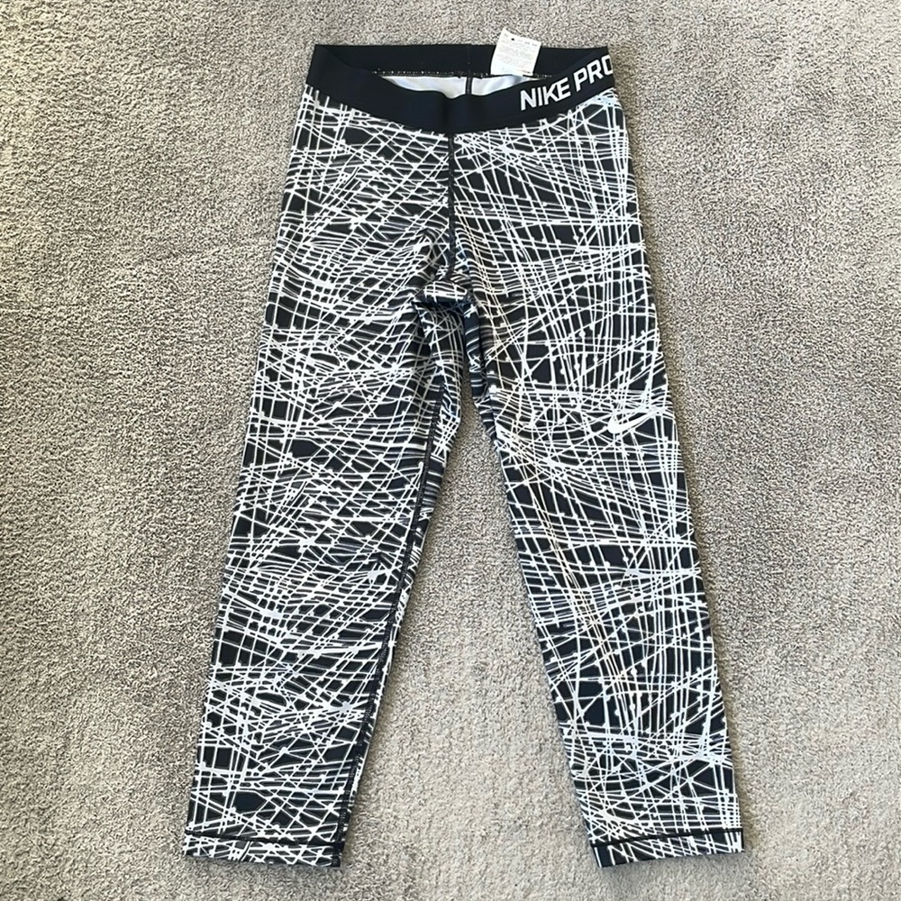 EC Nike Pro Black / Grey Cropped Leggings - Size Small